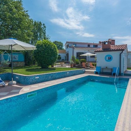 Villa Anita With Common Pool Vrvari Екстер'єр фото