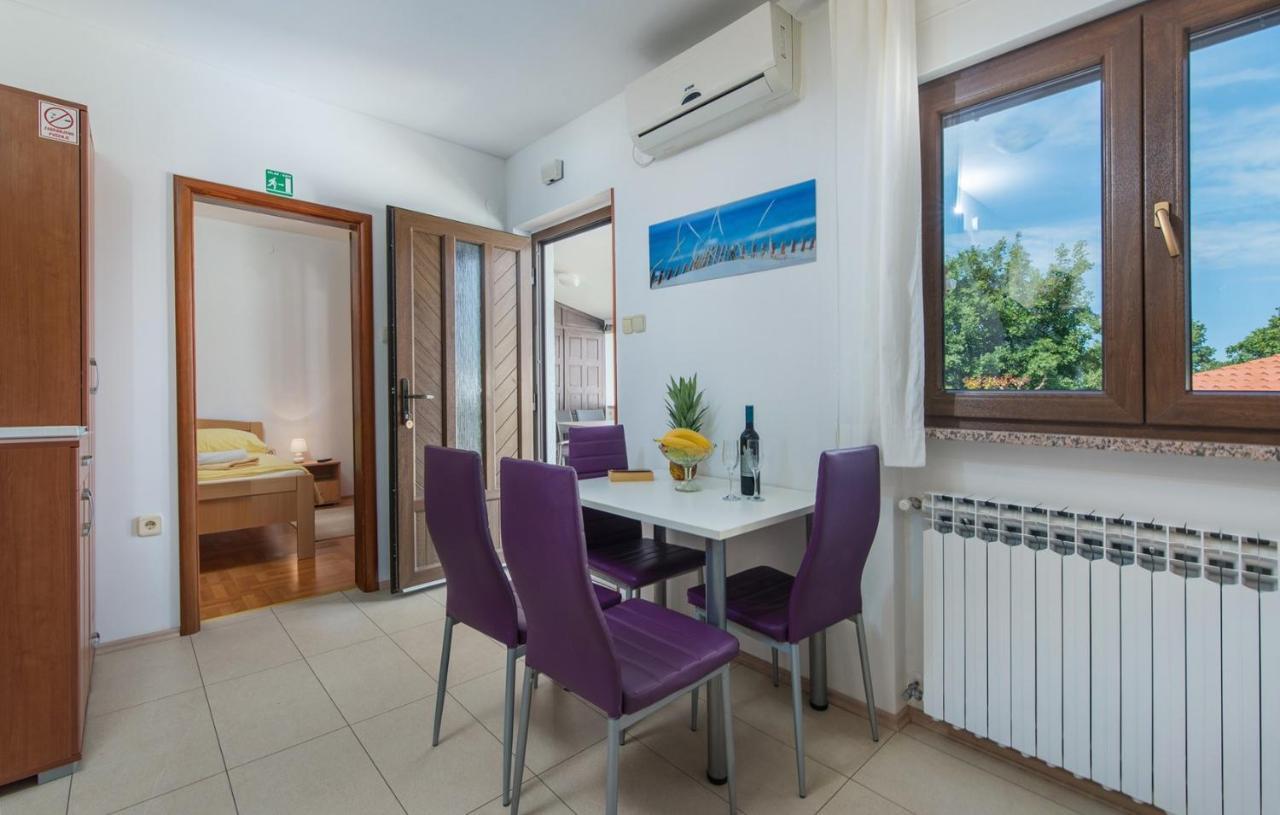 Villa Anita With Common Pool Vrvari Екстер'єр фото