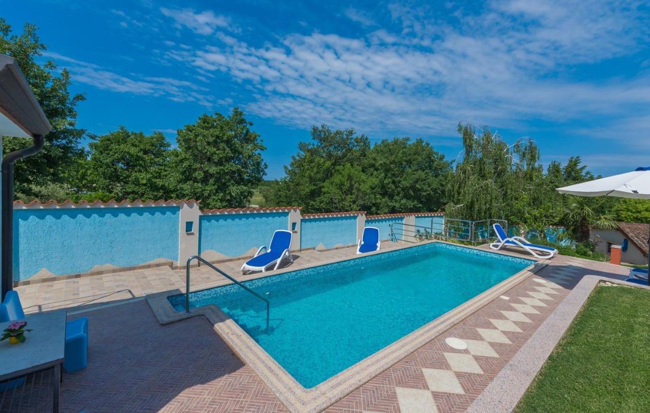 Villa Anita With Common Pool Vrvari Екстер'єр фото