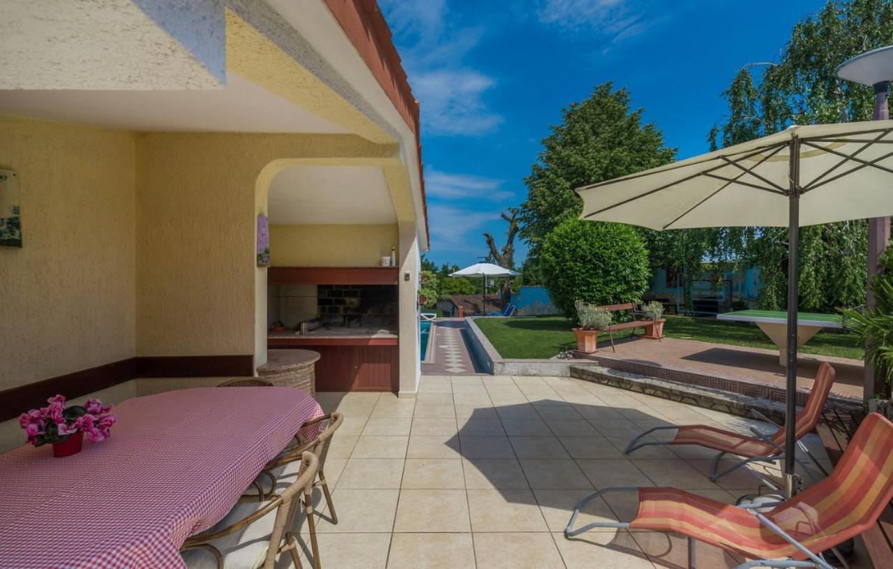 Villa Anita With Common Pool Vrvari Екстер'єр фото