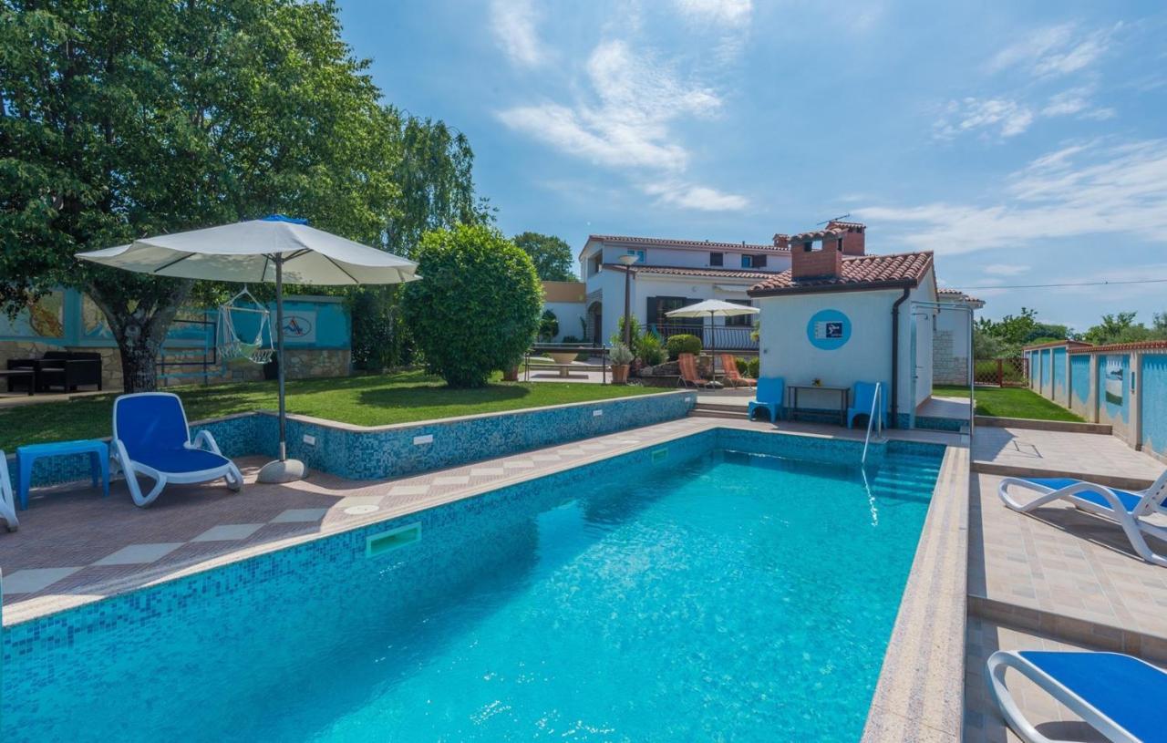 Villa Anita With Common Pool Vrvari Екстер'єр фото