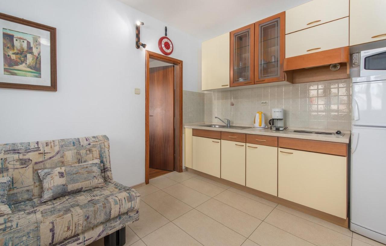 Villa Anita With Common Pool Vrvari Екстер'єр фото