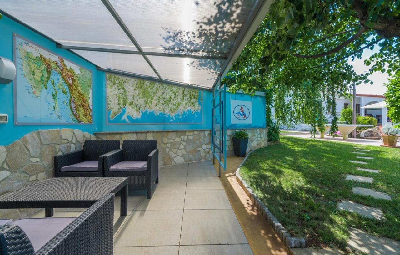 Villa Anita With Common Pool Vrvari Екстер'єр фото