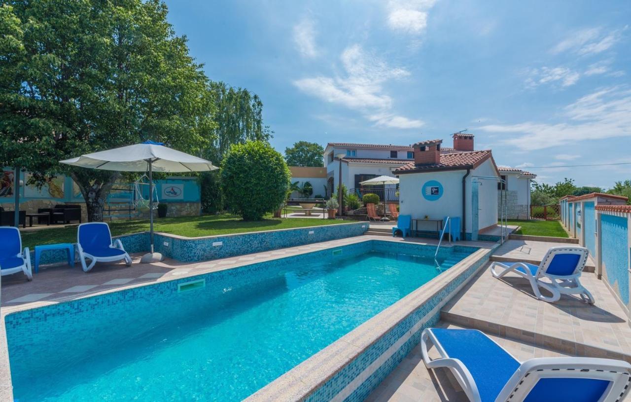 Villa Anita With Common Pool Vrvari Екстер'єр фото