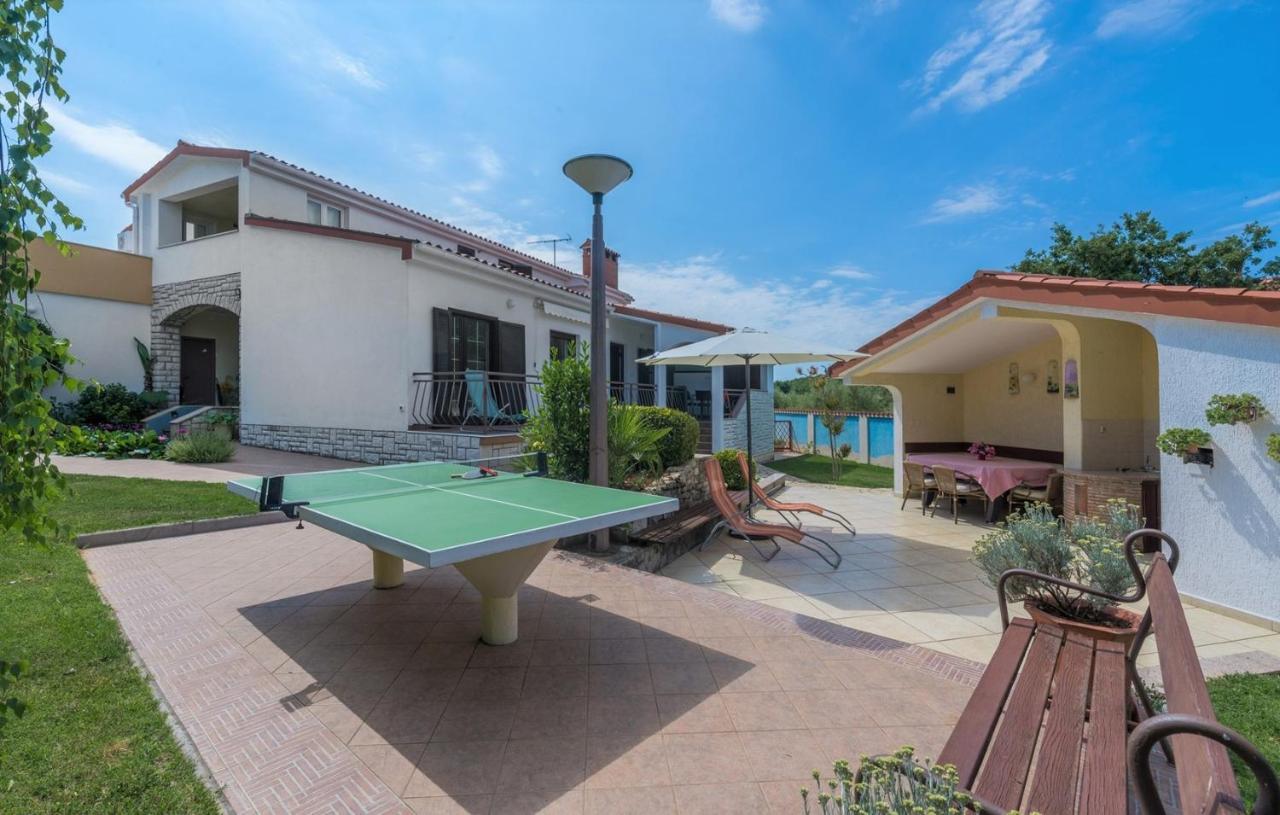 Villa Anita With Common Pool Vrvari Екстер'єр фото