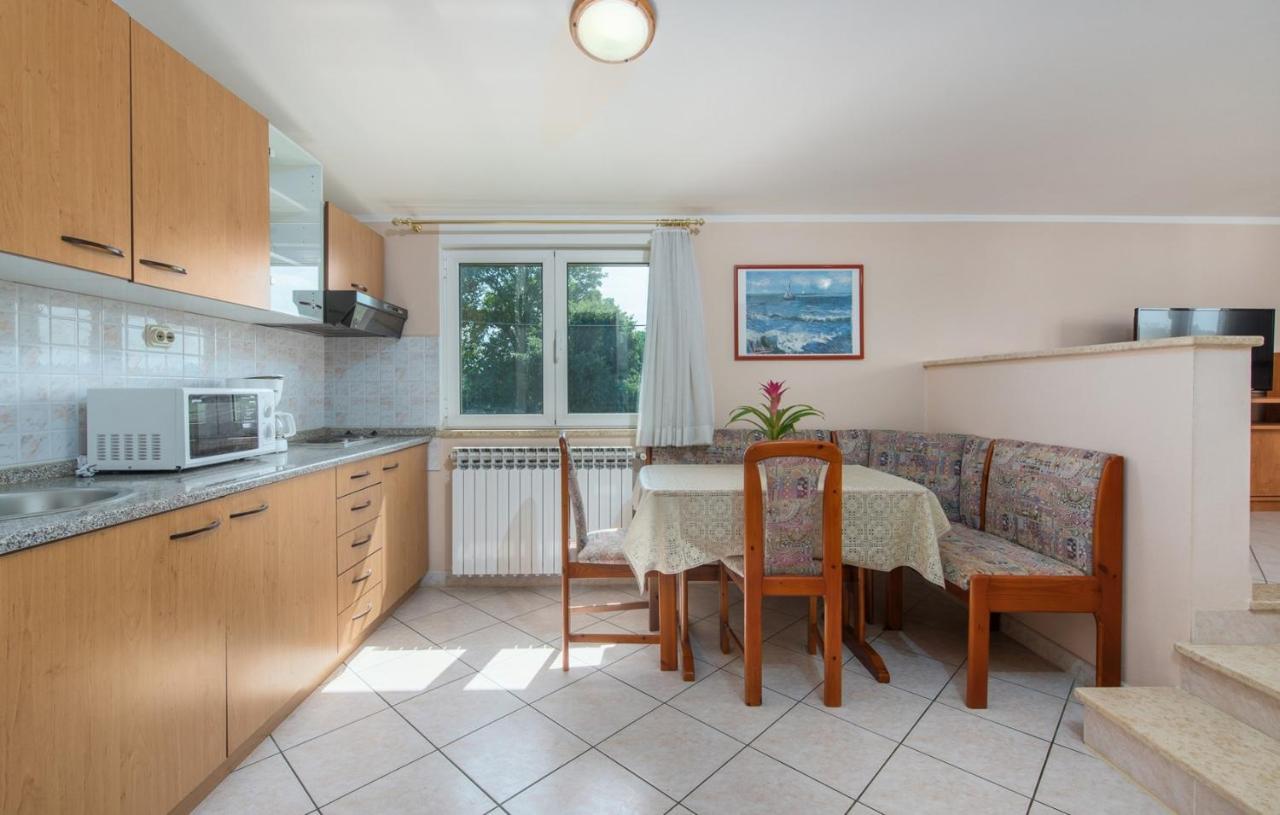 Villa Anita With Common Pool Vrvari Екстер'єр фото