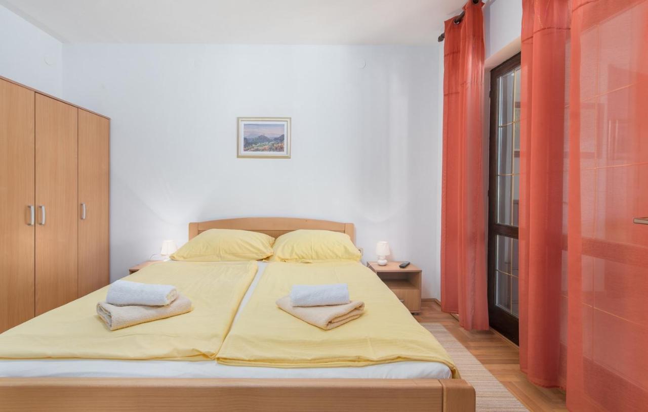Villa Anita With Common Pool Vrvari Екстер'єр фото