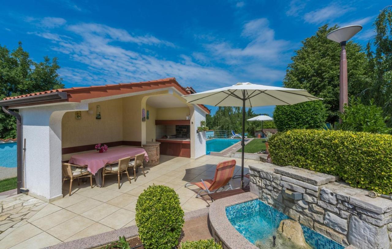 Villa Anita With Common Pool Vrvari Екстер'єр фото