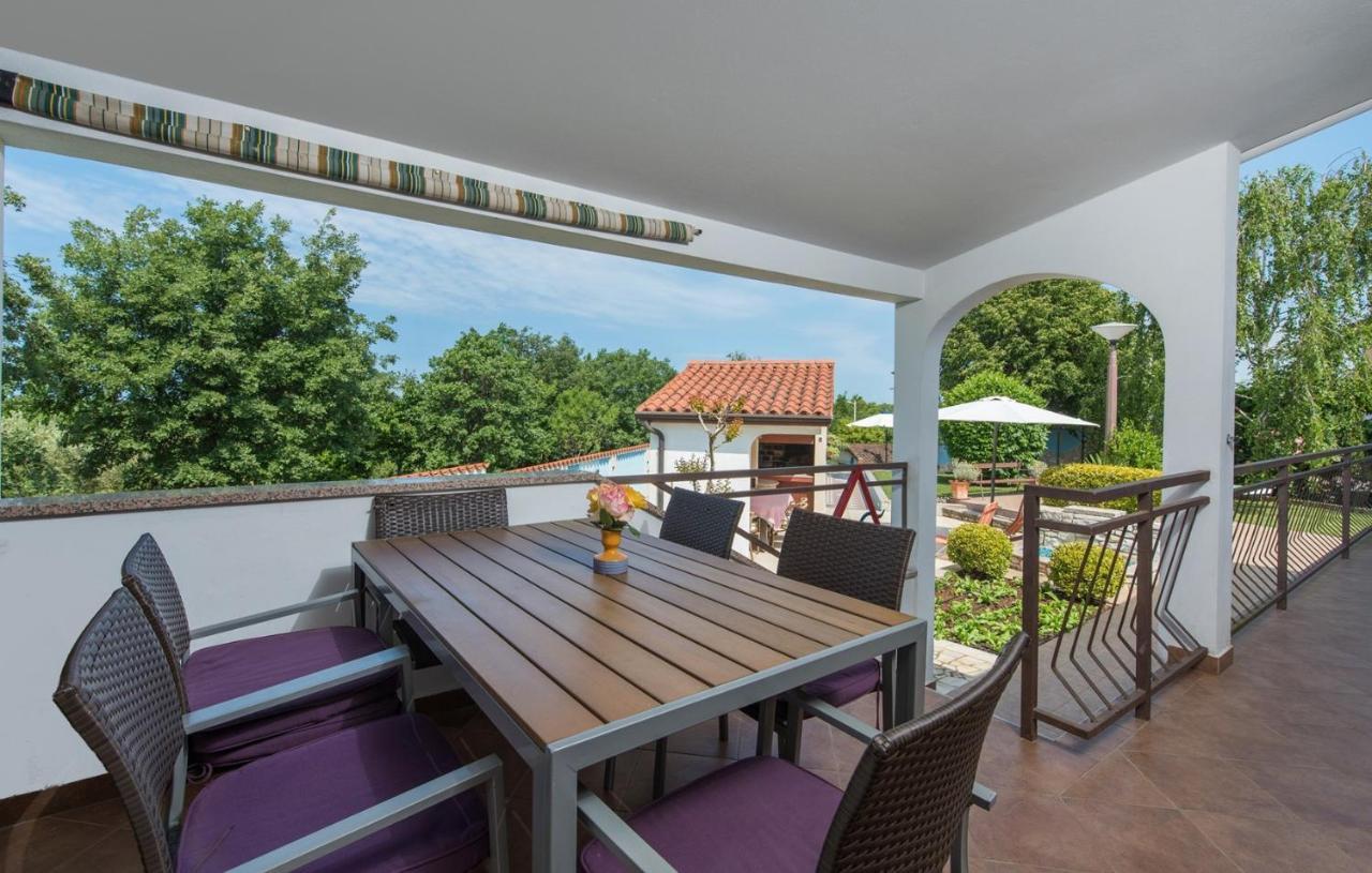 Villa Anita With Common Pool Vrvari Екстер'єр фото