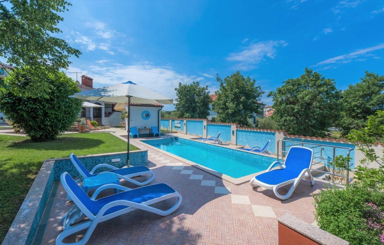 Villa Anita With Common Pool Vrvari Екстер'єр фото