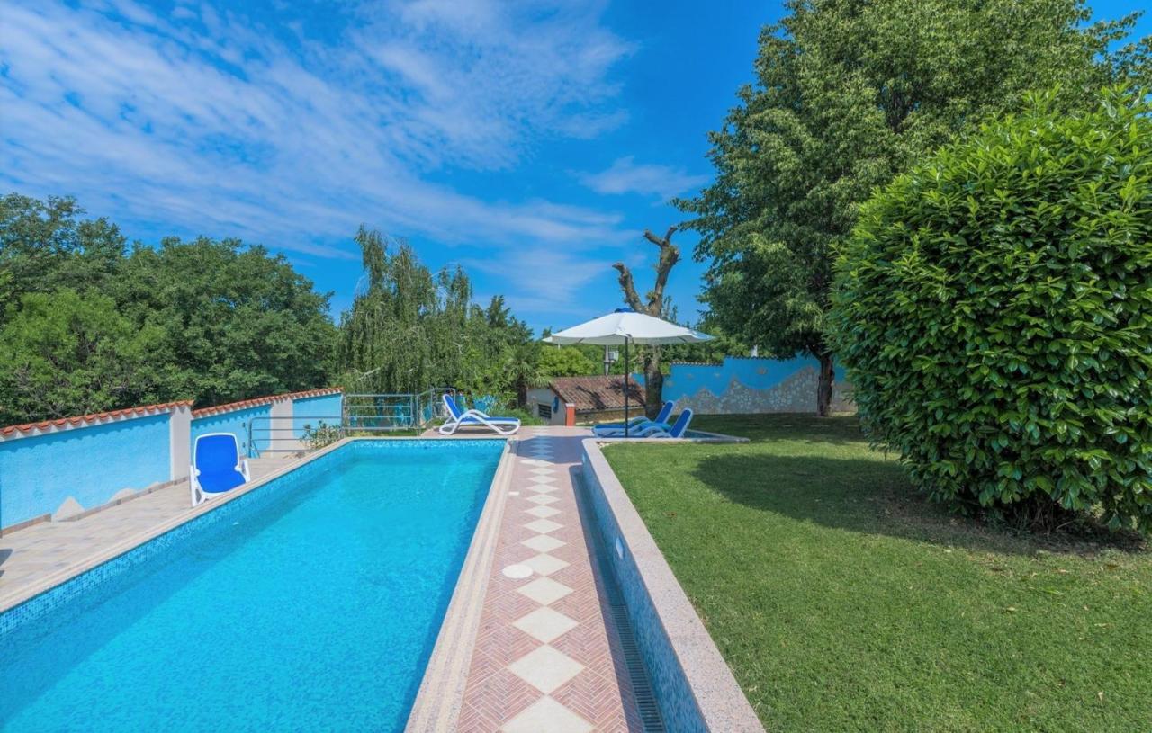Villa Anita With Common Pool Vrvari Екстер'єр фото