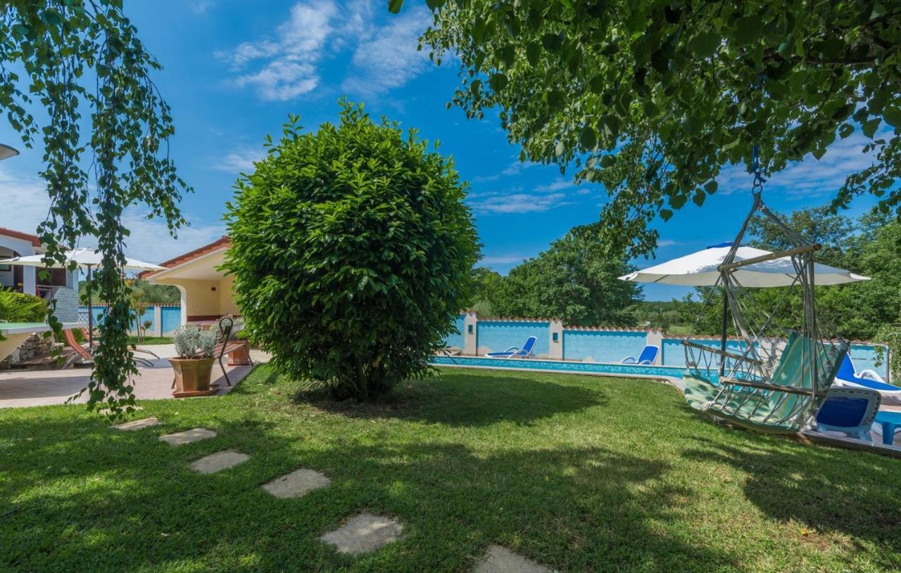 Villa Anita With Common Pool Vrvari Екстер'єр фото