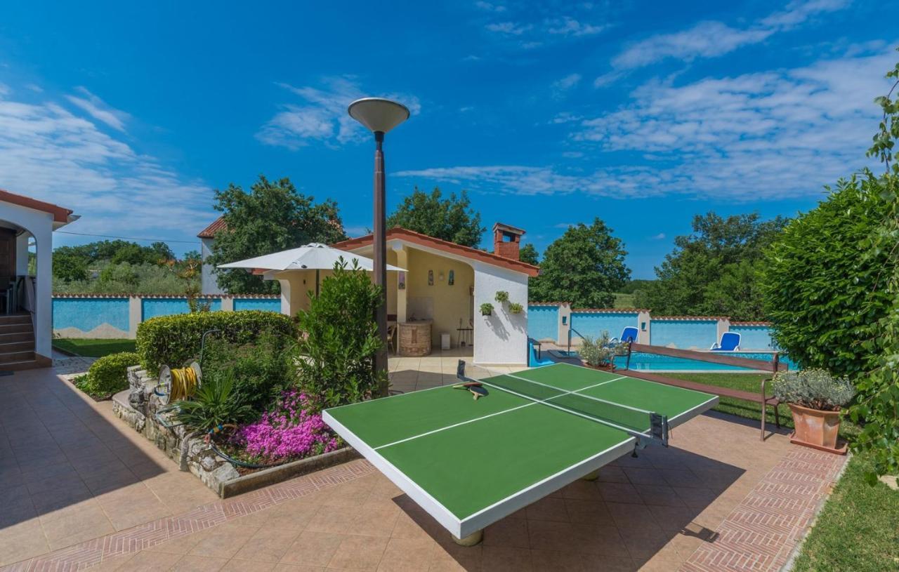 Villa Anita With Common Pool Vrvari Екстер'єр фото