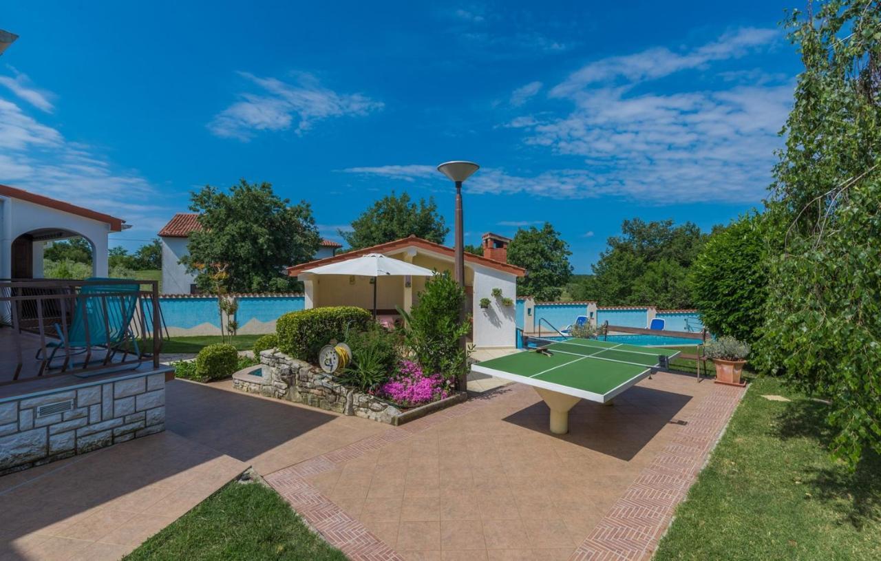 Villa Anita With Common Pool Vrvari Екстер'єр фото